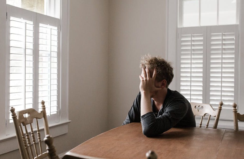 découvrez des solutions efficaces pour soulager la douleur cervicale. apprenez les causes, les symptômes et les traitements disponibles pour améliorer votre confort et votre qualité de vie.