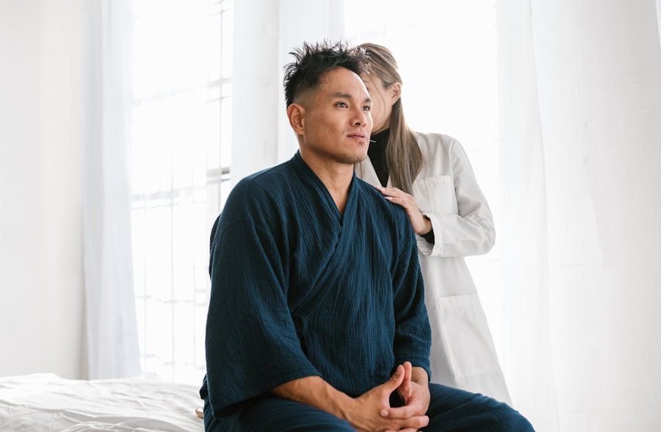 découvrez comment diagnostiquer la douleur dorsale efficacement grâce à nos conseils d'experts. apprenez à identifier les causes et les symptômes associés à des douleurs dans le dos, afin de bénéficier d'un traitement adapté.