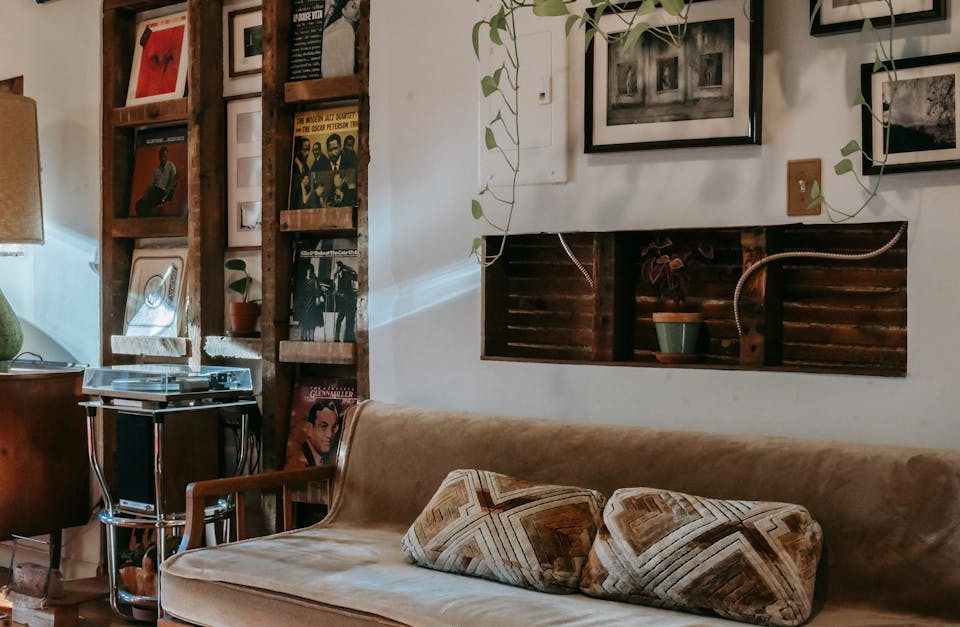 découvrez les causes, symptômes et traitements de la protrusion discale lombaire. apprenez comment soulager les douleurs et améliorer votre qualité de vie grâce à des conseils d'experts et des solutions adaptées.