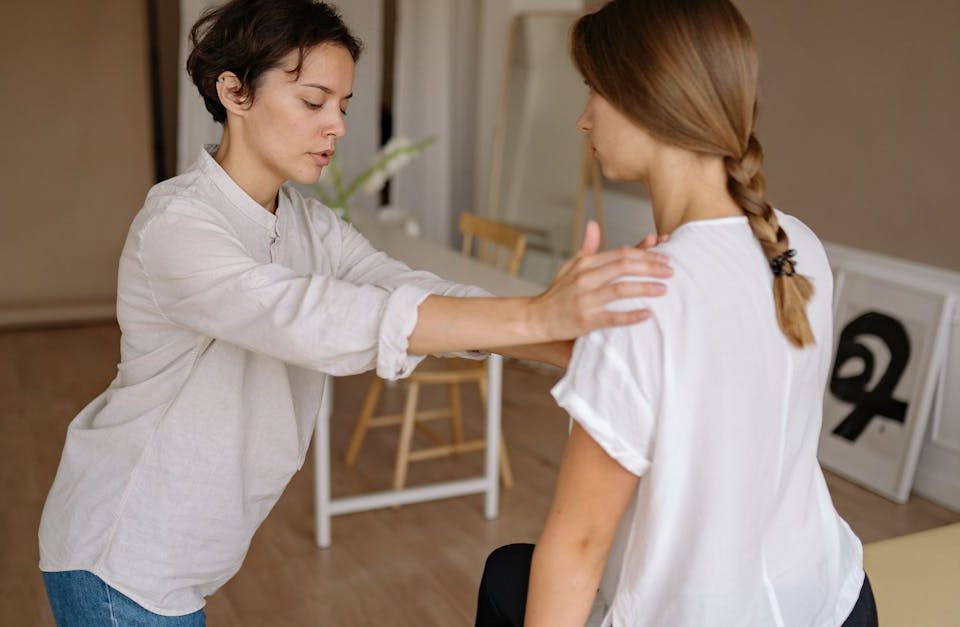 découvrez comment les ajustements posturaux peuvent améliorer votre bien-être général. apprenez des techniques efficaces pour corriger votre posture, réduire les douleurs corporelles et optimiser votre santé au quotidien.