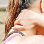 découvrez les causes de la douleur au cou, ses symptômes et les meilleures solutions pour soulager votre inconfort. apprenez comment prévenir et traiter efficacement les douleurs cervicales pour améliorer votre qualité de vie.