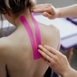 la décompression spinale est une approche thérapeutique non invasive visant à soulager les douleurs dorsales et cervicales. découvrez comment cette méthode peut améliorer votre qualité de vie en réduisant la pression sur les disques intervertébraux et en favorisant la guérison.