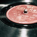 découvrez tout sur l'hernie discale : causes, symptômes, traitements et conseils pour soulager la douleur et améliorer votre qualité de vie.