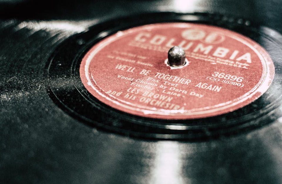 découvrez tout sur l'hernie discale : causes, symptômes, traitements et conseils pour soulager la douleur et améliorer votre qualité de vie.