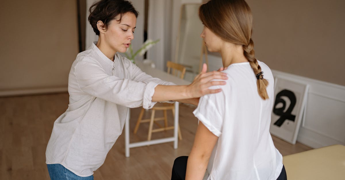 découvrez les ajustements posturaux pour améliorer votre bien-être physique et prévenir les douleurs. apprenez des techniques simples pour corriger votre posture au quotidien et optimiser votre santé générale.