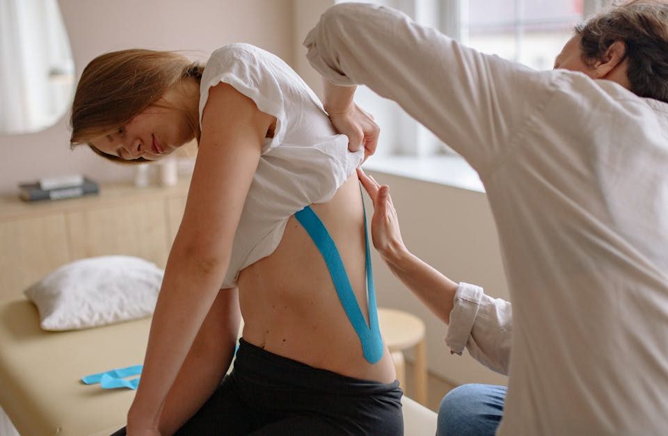 découvrez les bienfaits de la décompression vertébrale, une méthode thérapeutique innovante pour soulager les douleurs dorsales et améliorer la mobilité. apprenez comment cette technique peut favoriser la santé de votre colonne vertébrale et contribuer à un bien-être durable.