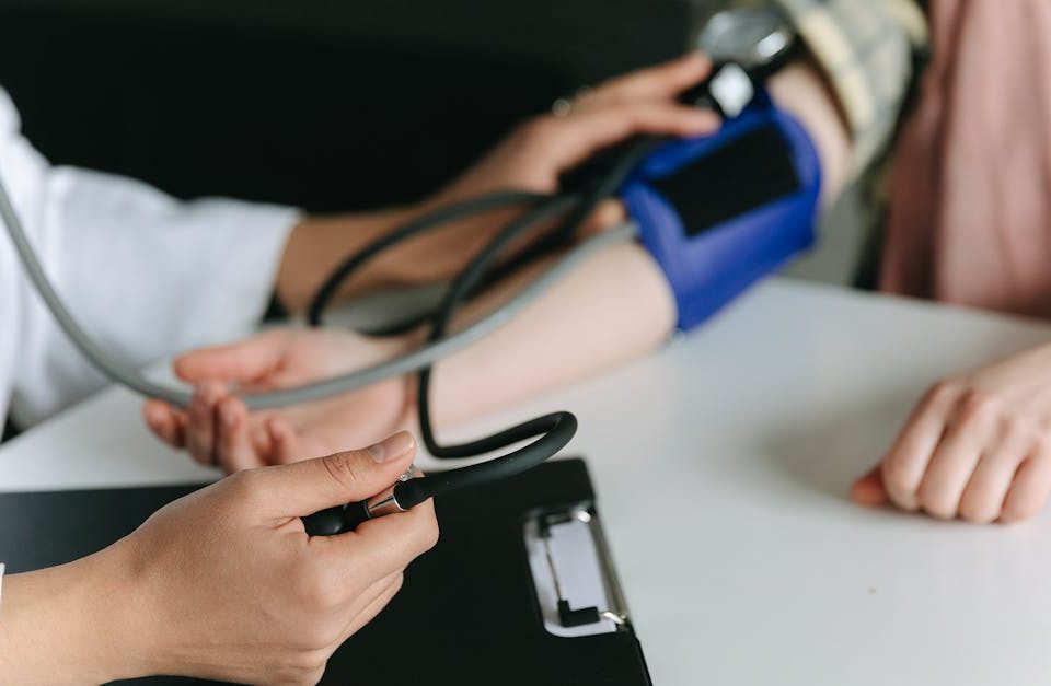 découvrez comment le diagnostic médical est réalisé, ses méthodes, son importance dans le processus de soins et les technologies avancées utilisées pour assurer une détection précoce et précise des maladies.
