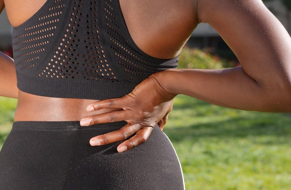 découvrez tout sur la sténose spinale, une affection qui provoque un rétrécissement du canal rachidien. apprenez ses causes, symptômes, options de traitement et conseils pour gérer la douleur. informez-vous sur la prévention et l'amélioration de la qualité de vie des personnes atteintes.