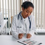 découvrez la thérapie de décompression neurovertébrale, une approche innovante pour soulager les douleurs chroniques et améliorer la mobilité. cette méthode douce vise à relâcher la pression sur les nerfs et à favoriser la guérison des disques intervertébraux, offrant un soulagement durable et un bien-être optimal.