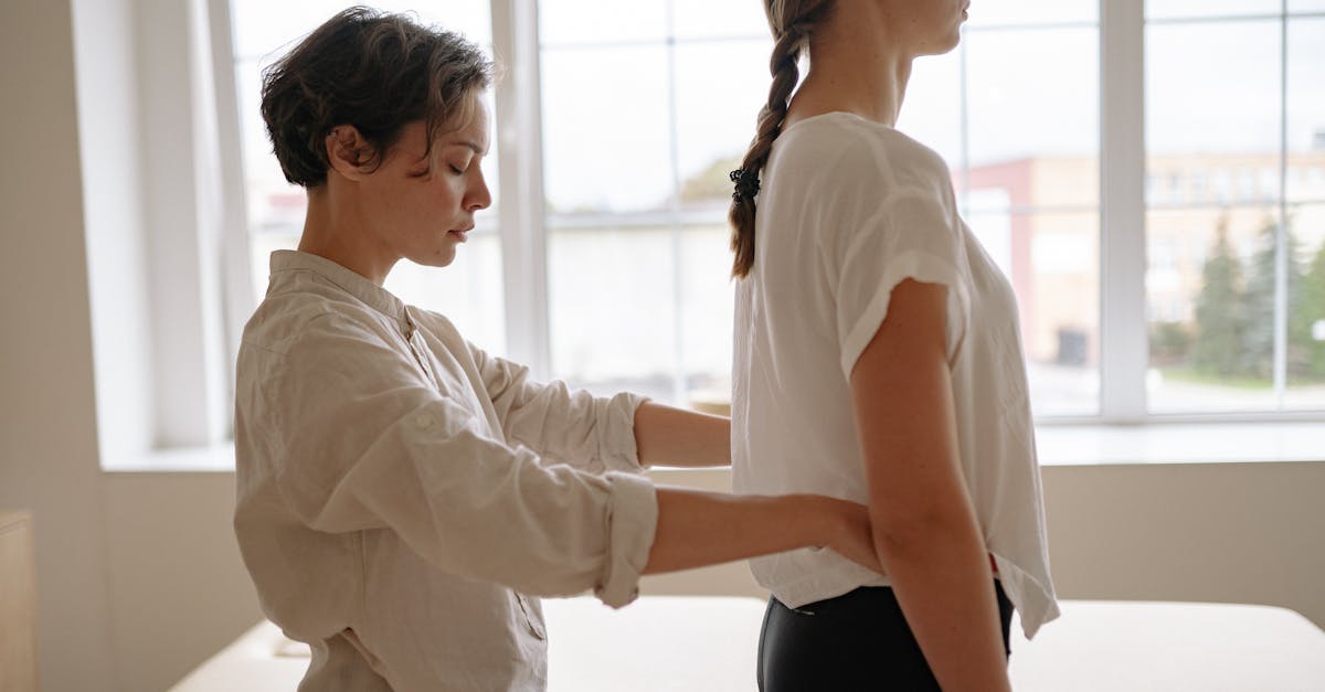 découvrez l'importance des ajustements posturaux pour améliorer votre bien-être physique et réduire les douleurs. apprenez des techniques efficaces pour corriger votre posture au quotidien.