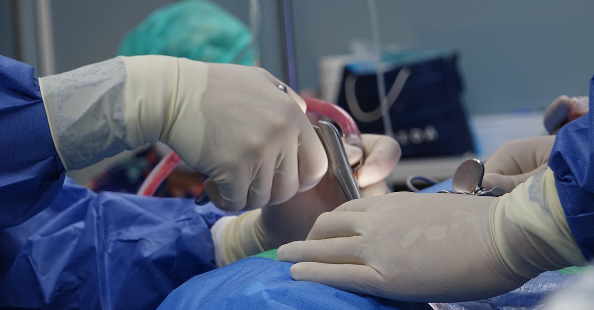 découvrez tout sur la sténose foraminale, une condition qui affecte les nerfs de la colonne vertébrale. apprenez sur ses causes, symptômes, diagnostics et options de traitement pour améliorer votre qualité de vie.