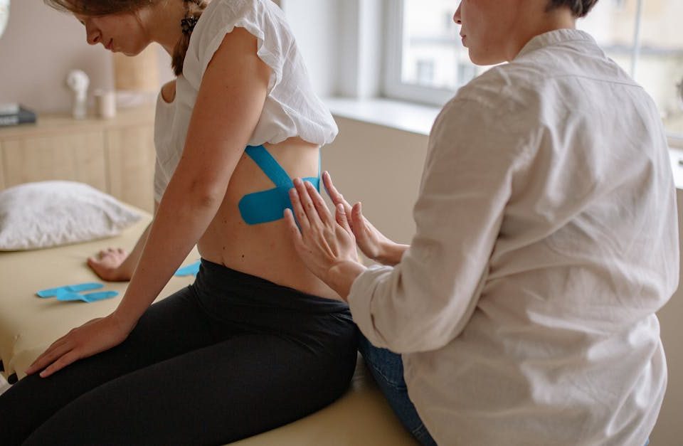 découvrez les ajustements posturaux, des techniques essentielles pour améliorer votre posture, réduire les douleurs corporelles et favoriser un bien-être optimal au quotidien. adoptez une posture saine et apprenez à votre corps à se positionner correctement.