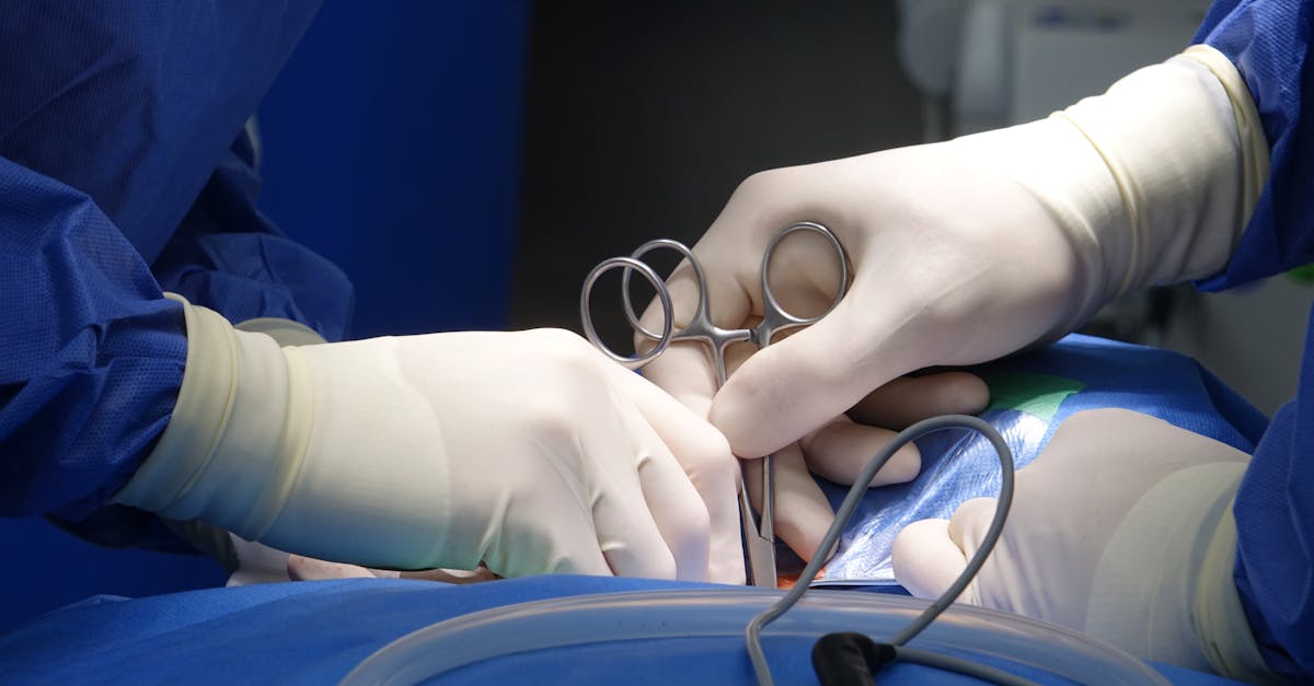 découvrez les méthodes de diagnostic pour la sténose spinale, une condition pouvant causer des douleurs et des troubles neurologiques. informez-vous sur les examens et tests nécessaires pour une évaluation précise.