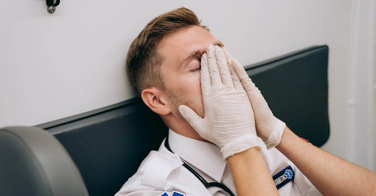 découvrez la décompression neurovertébrale : une méthode non chirurgicale moderne pour soulager efficacement les douleurs liées aux hernies discales, sciatiques ou lombalgies. informez-vous sur le traitement, ses bienfaits et son déroulement.