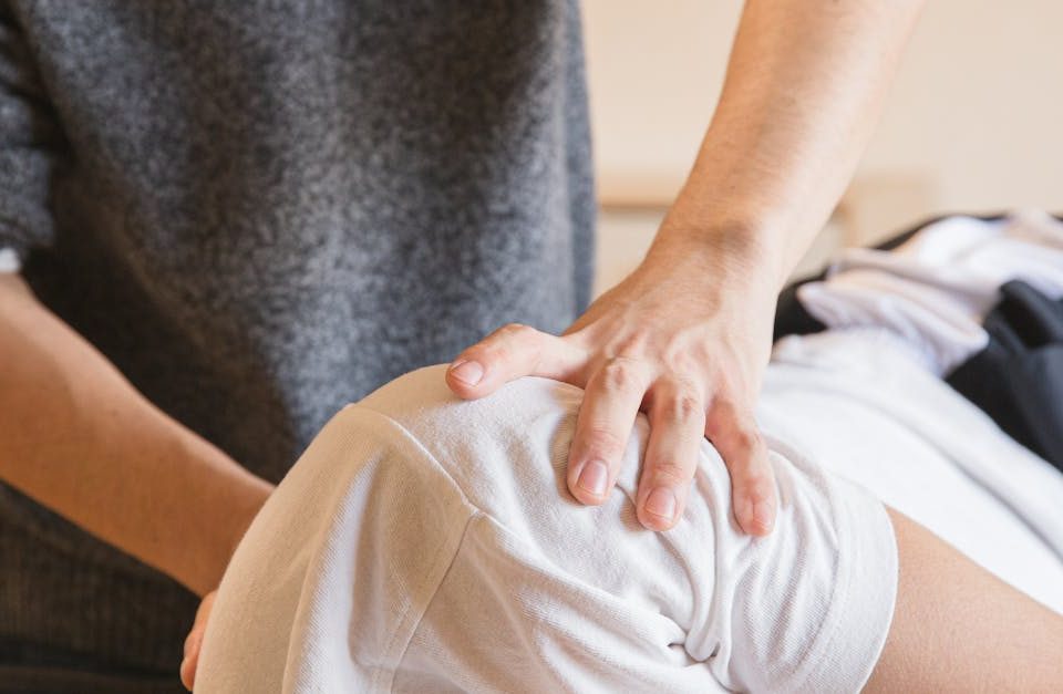 découvrez la décompression spinale, une technique non chirurgicale visant à soulager les douleurs dorsales et à améliorer la santé de votre colonne vertébrale. informez-vous sur ses bienfaits, indications et déroulement.