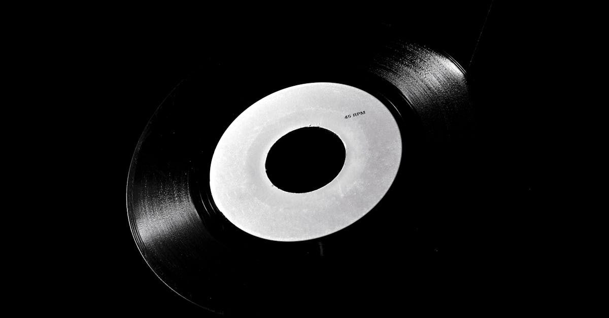 découvrez tout sur la hernie discale : causes, symptômes, traitements et conseils pour soulager efficacement les douleurs liées à cette affection du dos.